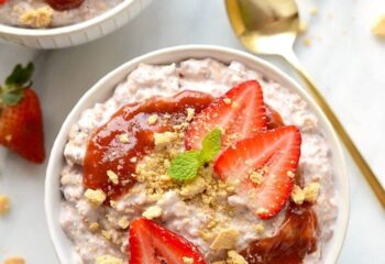 Strawberry Cheesecake Overnight Protein Oats