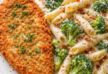 Chicken Milanese with FITfood Penne Alfredo Chicken Milanese with FITfood Penne Alfredo